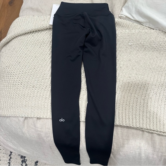 NWT! Never worn- Alo Yoga Airlift Legging in Black, Size XS - Picture 3 of 5